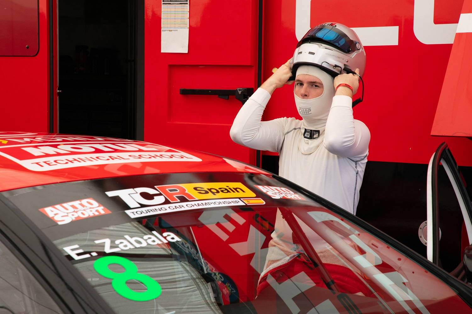 Erik Zabala más líder de la TCR Cup